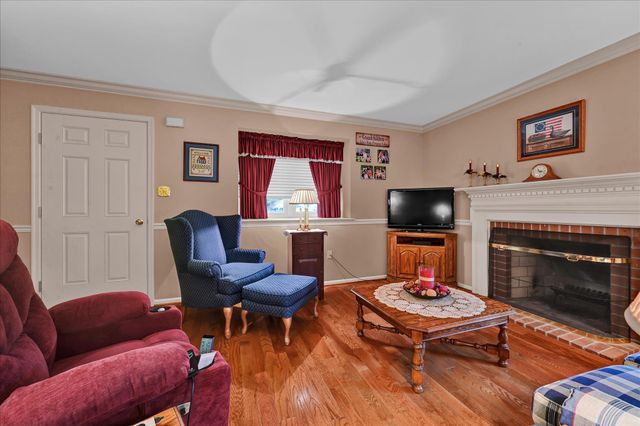 701 VILLAGE GREEN DR, Gilbertsville, PA 19525