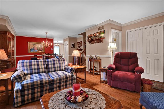 701 VILLAGE GREEN DR, Gilbertsville, PA 19525