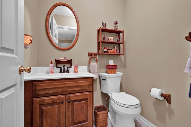 701 VILLAGE GREEN DR, Gilbertsville, PA 19525