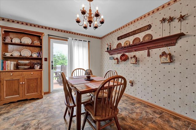 701 VILLAGE GREEN DR, Gilbertsville, PA 19525