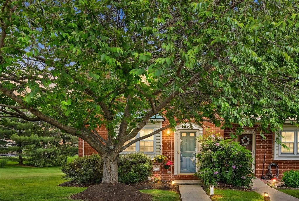 701 VILLAGE GREEN DR, Gilbertsville, PA 19525