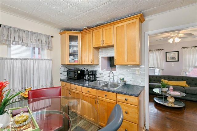 5 Pearl Ct, Methuen, MA 01844