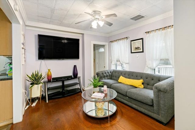 5 Pearl Ct, Methuen, MA 01844