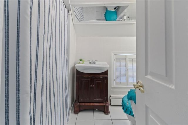 5 Pearl Ct, Methuen, MA 01844
