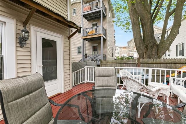 5 Pearl Ct, Methuen, MA 01844