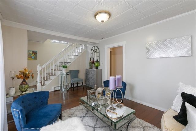 5 Pearl Ct, Methuen, MA 01844