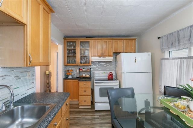 5 Pearl Ct, Methuen, MA 01844