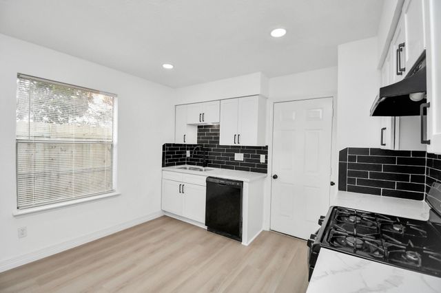 6258 Briar Glade Drive, Houston, TX 77072