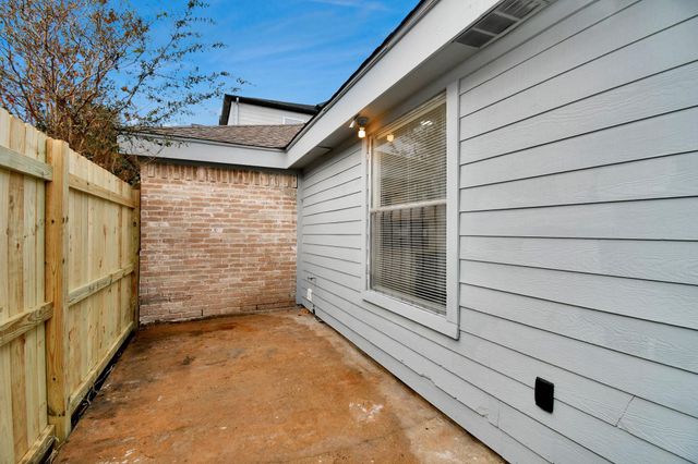 6258 Briar Glade Drive, Houston, TX 77072