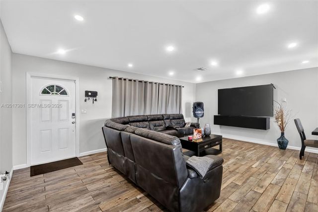 2625 Utopia Dr, Miramar, FL 33023