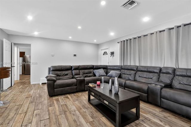 2625 Utopia Dr, Miramar, FL 33023