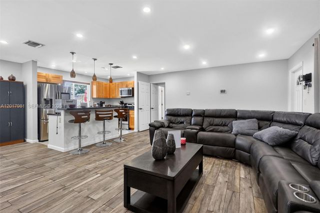 2625 Utopia Dr, Miramar, FL 33023