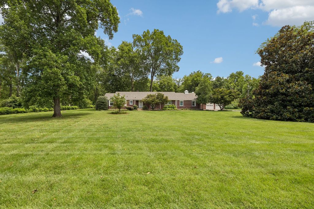 4000 Crestridge Dr, Nashville, TN 37204