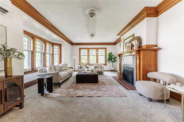 901 Main Street, East Rochester, NY 14445