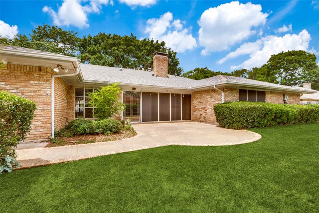 1346 Thunderbrook Drive, Desoto, TX 75115
