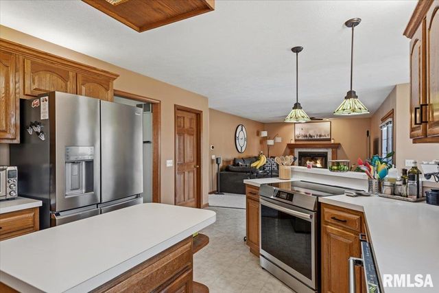 525 AUGUSTA Drive, Chatham, IL 62629