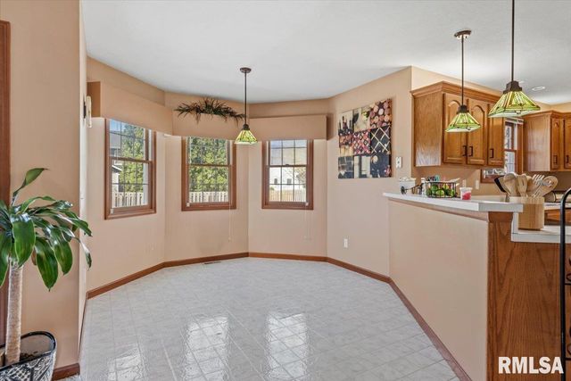 525 AUGUSTA Drive, Chatham, IL 62629