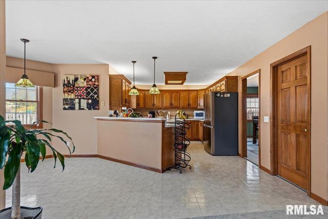 525 AUGUSTA Drive, Chatham, IL 62629