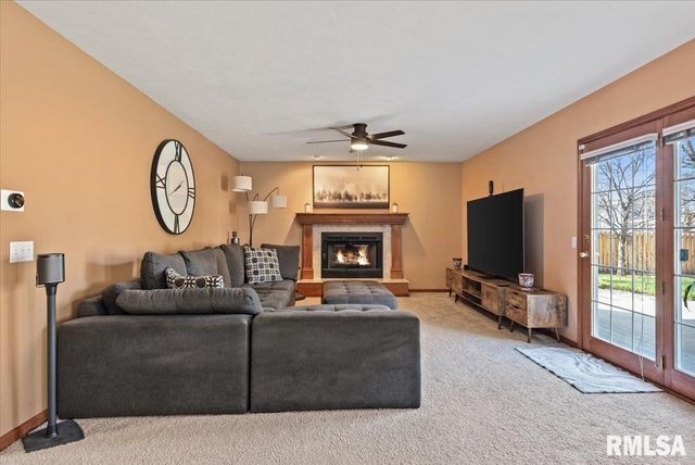 525 AUGUSTA Drive, Chatham, IL 62629