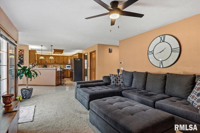 525 AUGUSTA Drive, Chatham, IL 62629