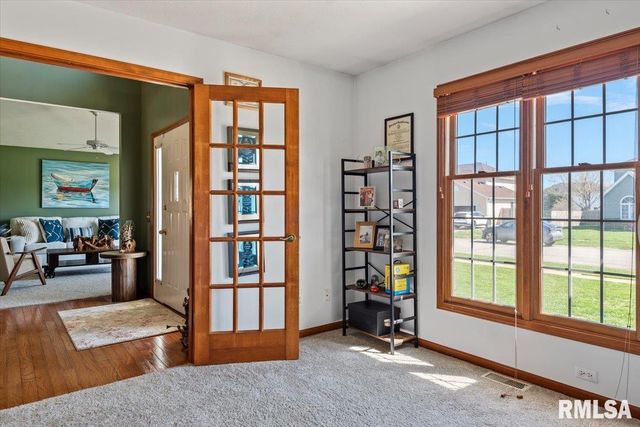 525 AUGUSTA Drive, Chatham, IL 62629