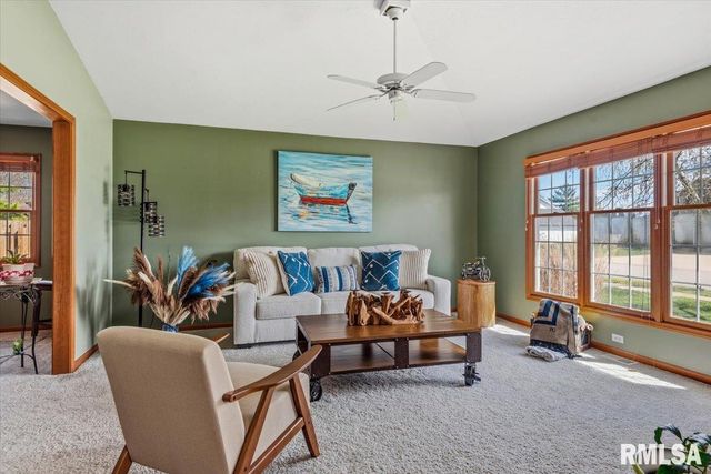 525 AUGUSTA Drive, Chatham, IL 62629