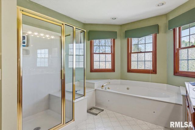 525 AUGUSTA Drive, Chatham, IL 62629