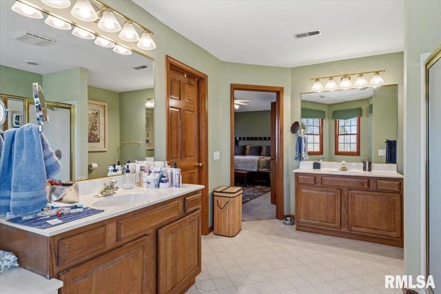 525 AUGUSTA Drive, Chatham, IL 62629