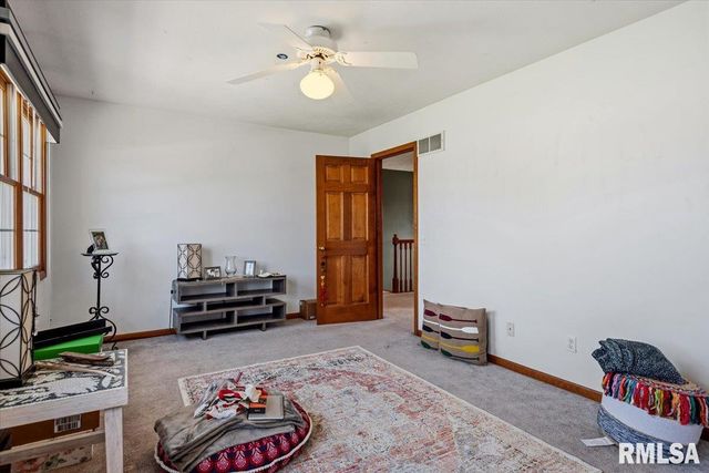 525 AUGUSTA Drive, Chatham, IL 62629