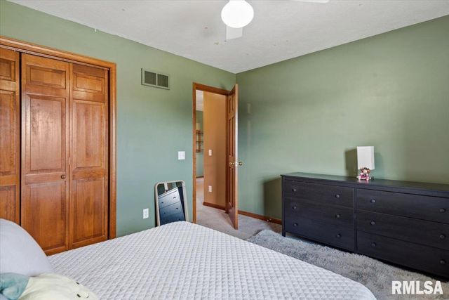 525 AUGUSTA Drive, Chatham, IL 62629