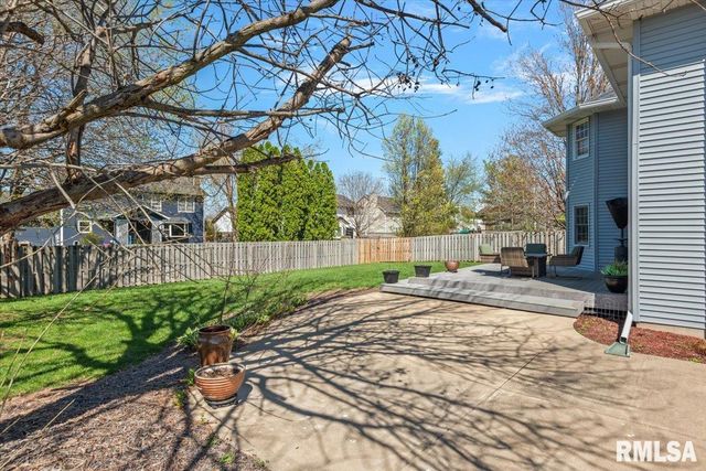 525 AUGUSTA Drive, Chatham, IL 62629