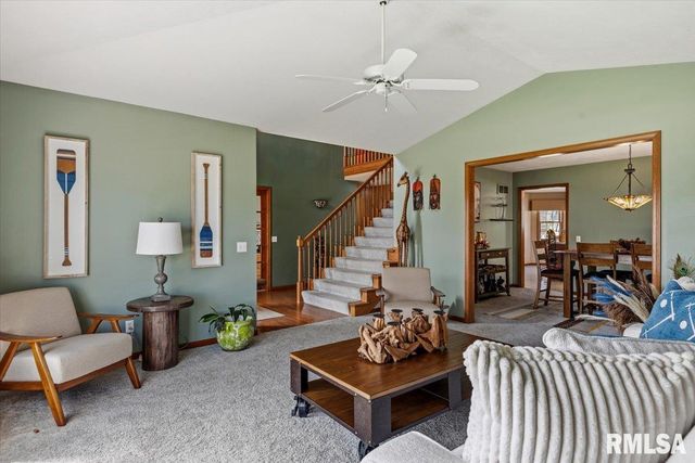 525 AUGUSTA Drive, Chatham, IL 62629