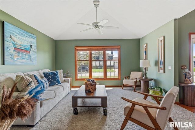 525 AUGUSTA Drive, Chatham, IL 62629