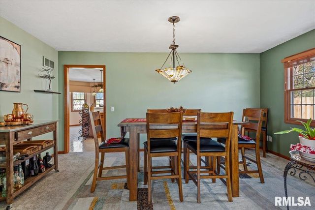 525 AUGUSTA Drive, Chatham, IL 62629