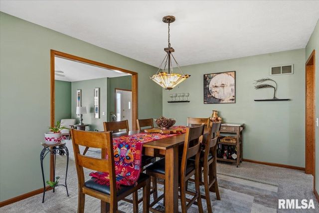 525 AUGUSTA Drive, Chatham, IL 62629
