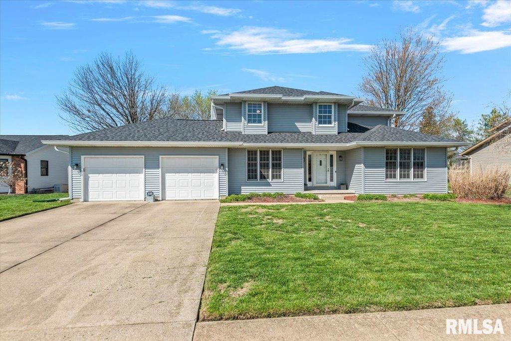525 AUGUSTA Drive, Chatham, IL 62629