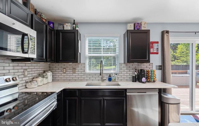 5011 GODWINS LANDING DR, Remington, VA 22734