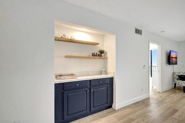 5061 N Highway A1a 404, Hutchinson Island, FL 34949