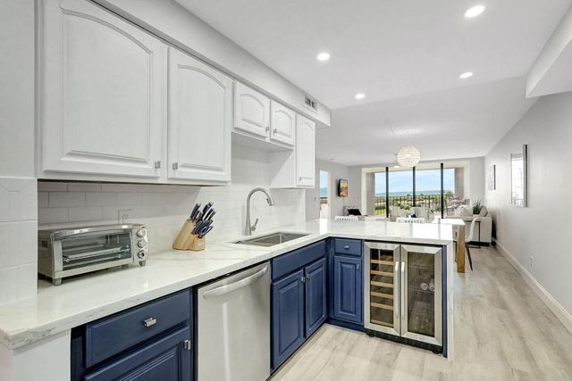 5061 N Highway A1a 404, Hutchinson Island, FL 34949