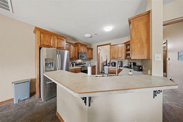 2112 SE 9th Street, Moore, OK 73160