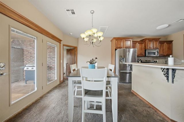 2112 SE 9th Street, Moore, OK 73160