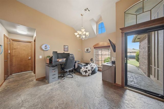 2112 SE 9th Street, Moore, OK 73160