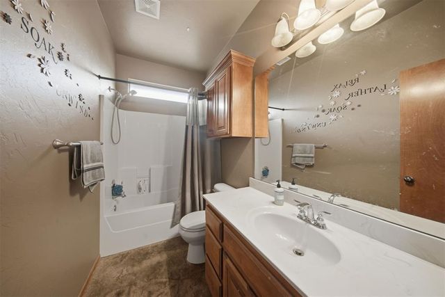 2112 SE 9th Street, Moore, OK 73160