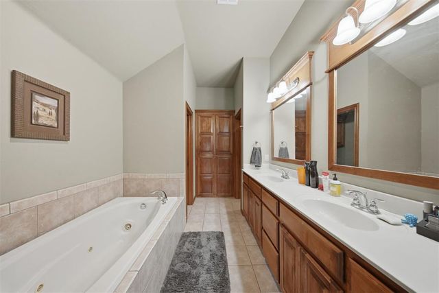 2112 SE 9th Street, Moore, OK 73160