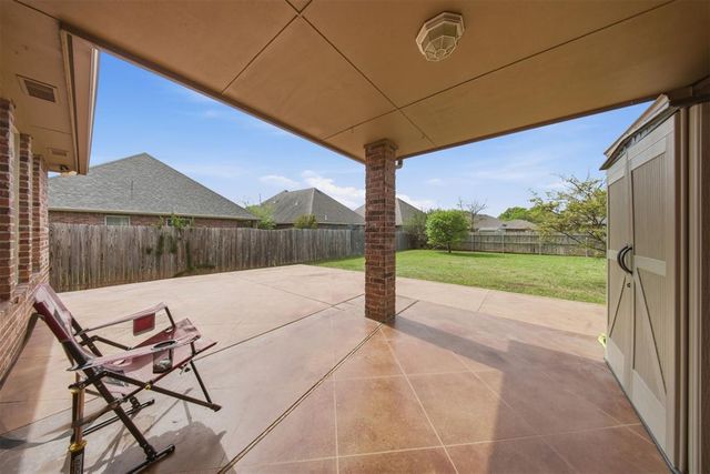 2112 SE 9th Street, Moore, OK 73160