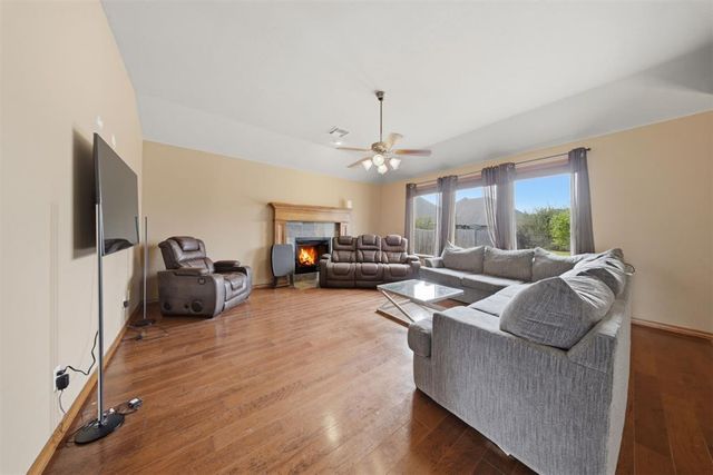 2112 SE 9th Street, Moore, OK 73160