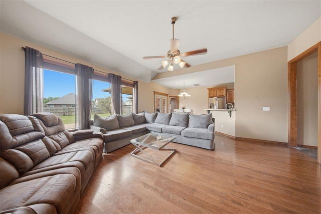 2112 SE 9th Street, Moore, OK 73160