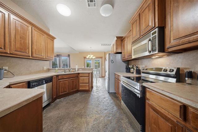 2112 SE 9th Street, Moore, OK 73160