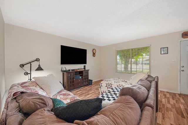 9309 Henley Way, Sacramento, CA 95826