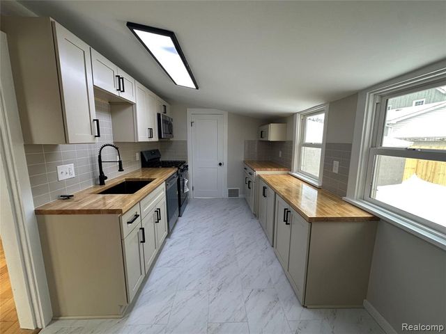 3142 Wright Street, Port Huron, MI 48060